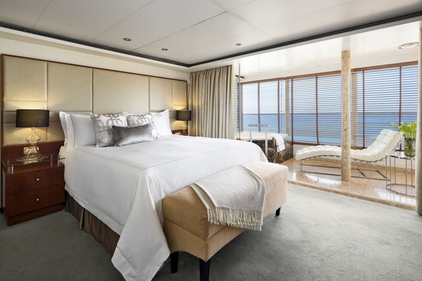 RSSC Seven Seas Voyager Grand Suite Bedroom ©Regent Seven Seas Cruise.jpg